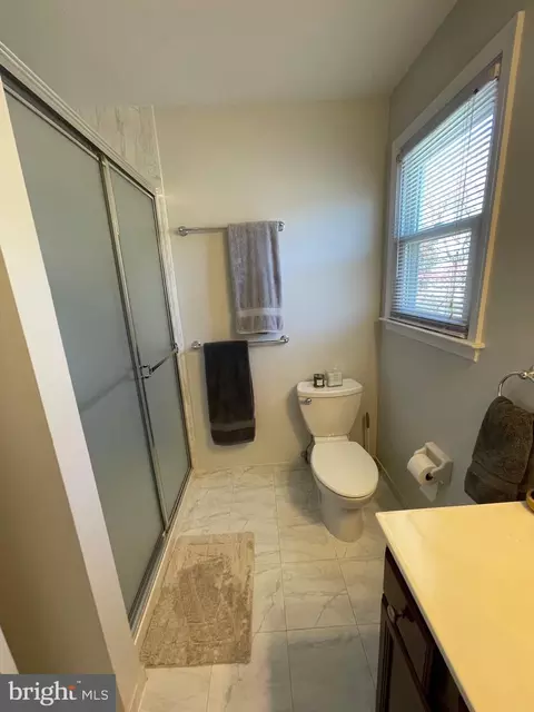 Bath - 791 W Rolling Rd, Springfield, PA 19064 photo 3 of 3