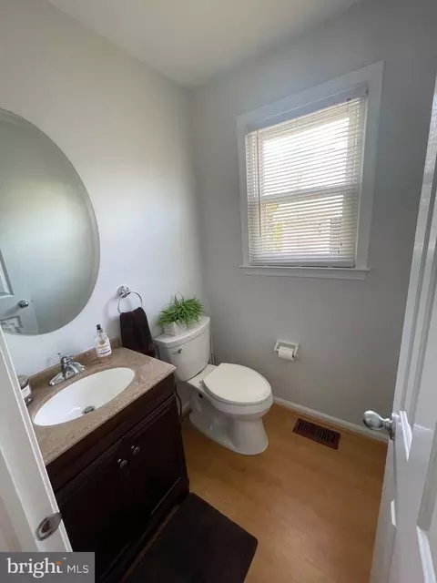 Bath - 791 W Rolling Rd, Springfield, PA 19064 photo 1 of 3