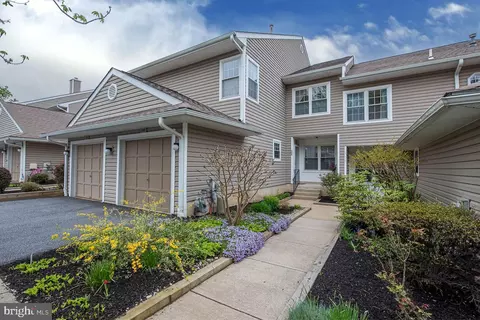 240 Windsor Ct #240, Glen Mills, PA 19342