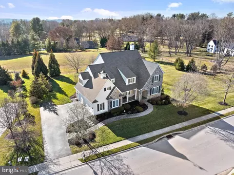 8 Andover Ln, Glen Mills, PA 19342