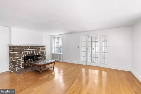 Living - 136 Copley Rd, Upper Darby, PA 19082 photo 3 of 4