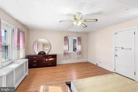 Living - 136 Copley Rd, Upper Darby, PA 19082 photo 4 of 4