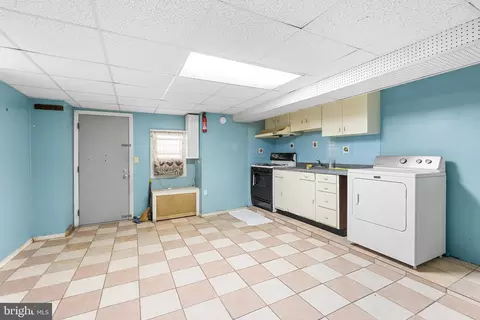Kitchen - 136 Copley Rd, Upper Darby, PA 19082 photo 4 of 5