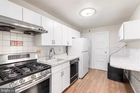 Kitchen - 136 Copley Rd, Upper Darby, PA 19082 photo 2 of 5