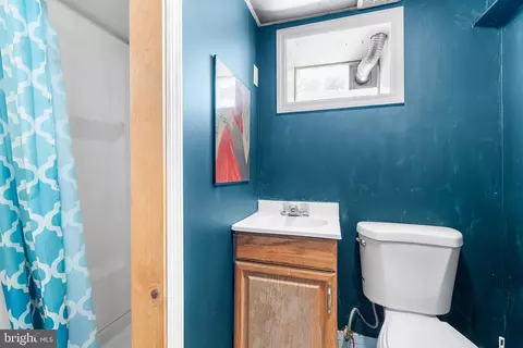 Bath - 136 Copley Rd, Upper Darby, PA 19082 photo 6 of 6