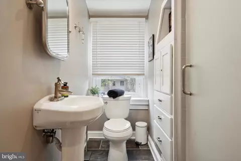 Bath - 420 W Beechtree Ln, Wayne, PA 19087 photo 4 of 4