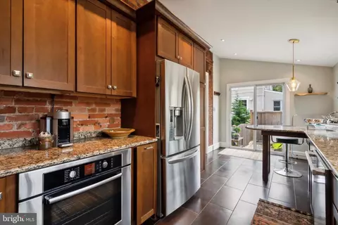 Kitchen - 420 W Beechtree Ln, Wayne, PA 19087 photo 5 of 6
