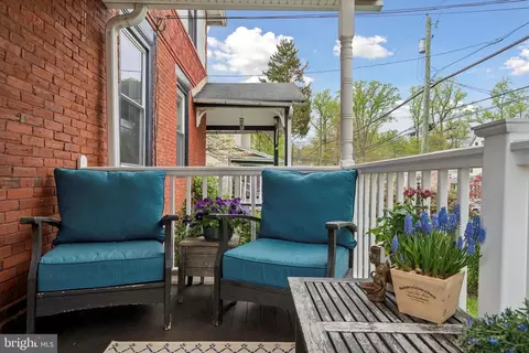 Exterior - 420 W Beechtree Ln, Wayne, PA 19087 photo 5 of 18