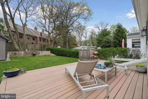 Exterior - 420 W Beechtree Ln, Wayne, PA 19087 photo 7 of 18