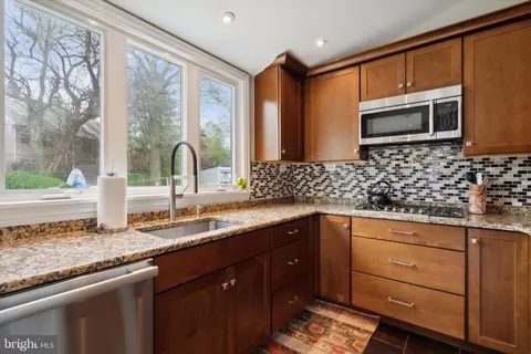Kitchen - 420 W Beechtree Ln, Wayne, PA 19087 photo 4 of 6
