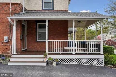 Exterior - 420 W Beechtree Ln, Wayne, PA 19087 photo 3 of 18