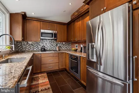 Kitchen - 420 W Beechtree Ln, Wayne, PA 19087 photo 3 of 6