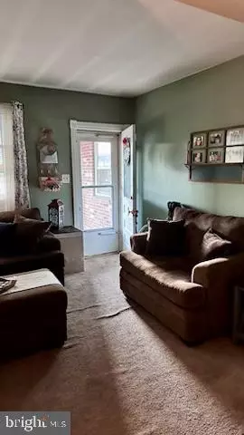 1046 Yates Ave, Marcus Hook, PA 19061 photo 3