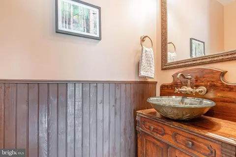 Entry Way - 111 Waterville Rd, Wallingford, PA 19086 photo 2 of 6