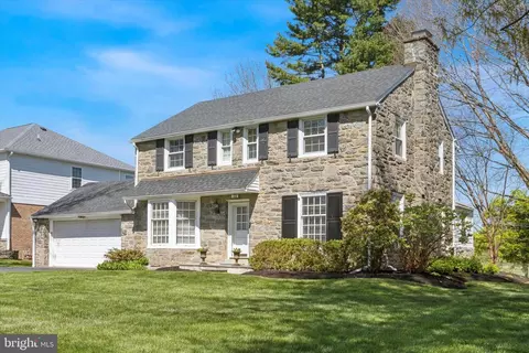 104 Golfview Rd, Ardmore, PA 19003