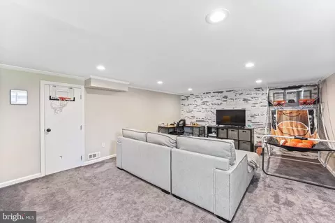 Living - 66 Worrell Dr, Springfield, PA 19064 photo 5 of 7