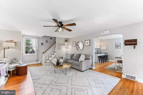 Living - 66 Worrell Dr, Springfield, PA 19064 photo 2 of 7