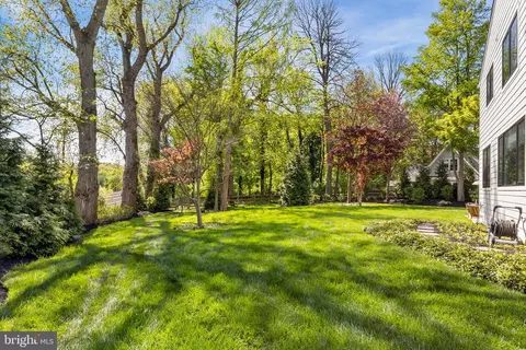 Exterior - 364 Rose Glen Dr, Wayne, PA 19087 photo 12 of 16