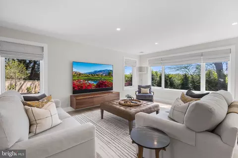 Living - 364 Rose Glen Dr, Wayne, PA 19087 photo 4 of 6