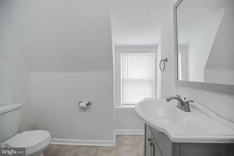 Bath - 6 Maple St, Marcus Hook, PA 19061 photo 2 of 2