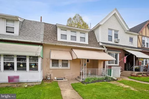Exterior - 6 Maple St, Marcus Hook, PA 19061 photo 3 of 7