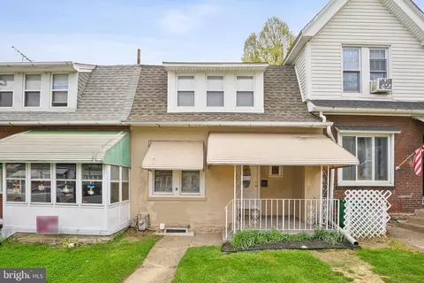6 Maple St, Marcus Hook, PA 19061