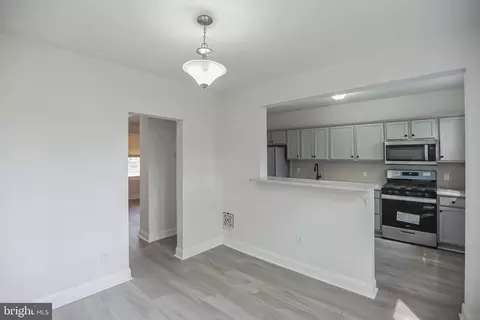 Exterior - 6 Maple St, Marcus Hook, PA 19061 photo 4 of 7