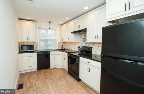 Kitchen - 500 E Lancaster Ave #134B, Wayne, PA 19087 photo 2 of 6