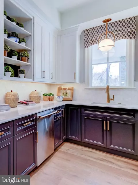 Kitchen - 319 Iven Ave, Wayne, PA 19087 photo 6 of 8