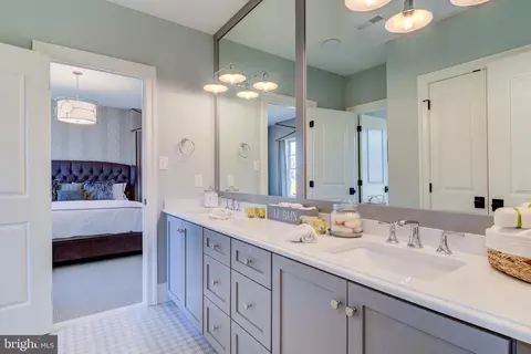 Bath - 319 Iven Ave, Wayne, PA 19087 photo 2 of 5