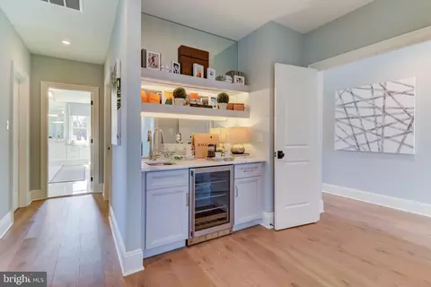 Kitchen - 319 Iven Ave, Wayne, PA 19087 photo 7 of 8