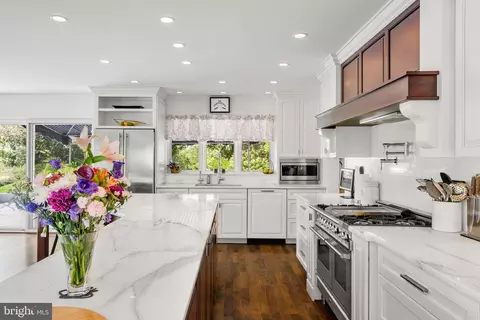 Kitchen - 238 Ravenscliff Rd, Wayne, PA 19087 photo 3 of 8