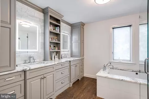 Bath - 238 Ravenscliff Rd, Wayne, PA 19087 photo 4 of 8