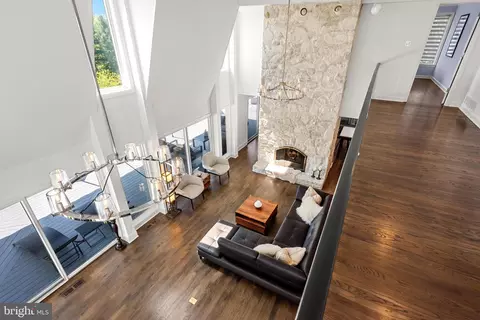Living - 238 Ravenscliff Rd, Wayne, PA 19087 photo 8 of 10