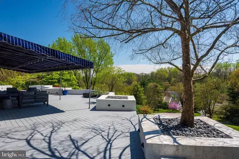 Exterior - 238 Ravenscliff Rd, Wayne, PA 19087 photo 10 of 17
