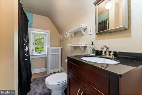 Bath - 409 Iven Ave, Wayne, PA 19087 photo 3 of 3