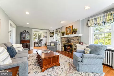 Living - 409 Iven Ave, Wayne, PA 19087 photo 2 of 8