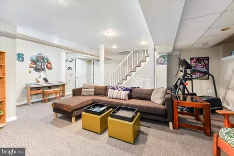 Living - 409 Iven Ave, Wayne, PA 19087 photo 7 of 8
