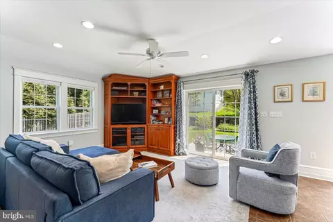 Living - 409 Iven Ave, Wayne, PA 19087 photo 4 of 8