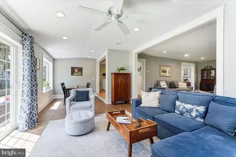 Living - 409 Iven Ave, Wayne, PA 19087 photo 5 of 8