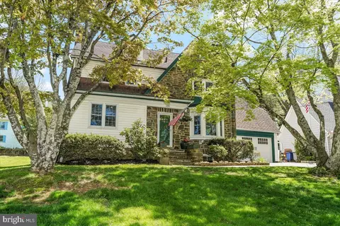 Exterior - 409 Iven Ave, Wayne, PA 19087 photo 1 of 11