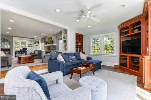 Living - 409 Iven Ave, Wayne, PA 19087 photo 3 of 8