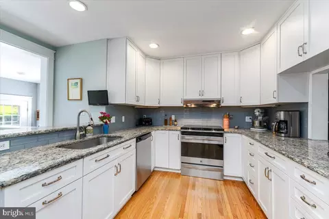 Kitchen - 409 Iven Ave, Wayne, PA 19087 photo 1 of 4