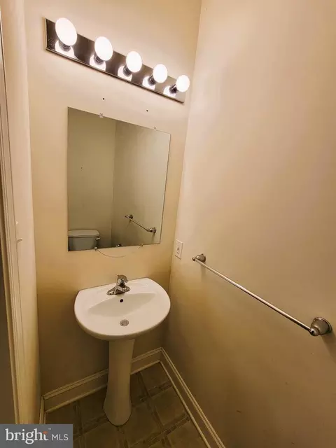 Bath - 115 Louise Dr, Boothwyn, PA 19061 photo 2 of 20
