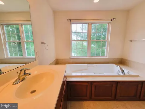 Bath - 115 Louise Dr, Boothwyn, PA 19061 photo 7 of 20