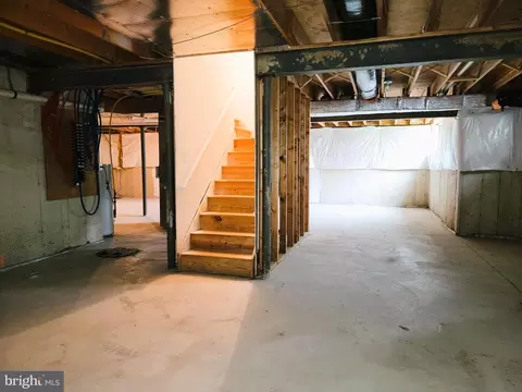 Entry Way - 115 Louise Dr, Boothwyn, PA 19061 photo 16 of 17