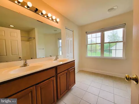 Bath - 115 Louise Dr, Boothwyn, PA 19061 photo 14 of 20