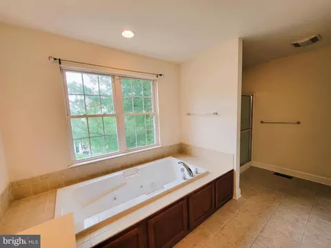 Bath - 115 Louise Dr, Boothwyn, PA 19061 photo 8 of 20