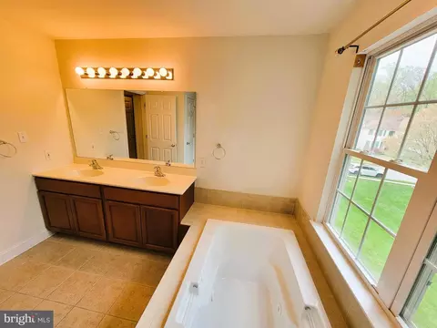 Bath - 115 Louise Dr, Boothwyn, PA 19061 photo 4 of 20