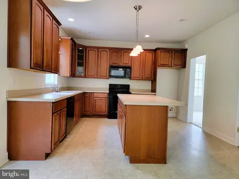 Kitchen - 115 Louise Dr, Boothwyn, PA 19061 photo 6 of 7